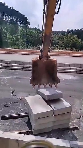Excavator Driver has some Insane Skills… #excavator #construction #driver