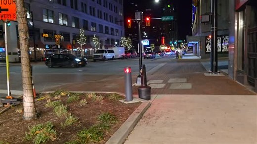 Akron Fire Department Engine 3 responding - Ohio #firetrucklights #firetruck | Ohiosirenphotog