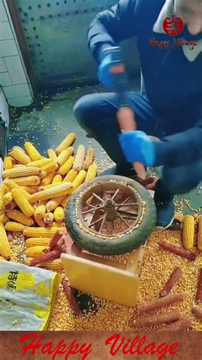 Farmer builds homemade corn sheller.#DIY #FarmingTools