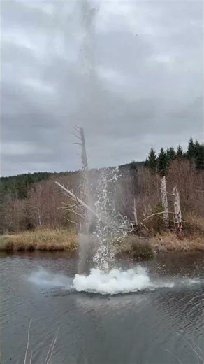 6” extreme canister shell makes big splish splash 🌊 💦 💥 #pnw #fireworks #pyro