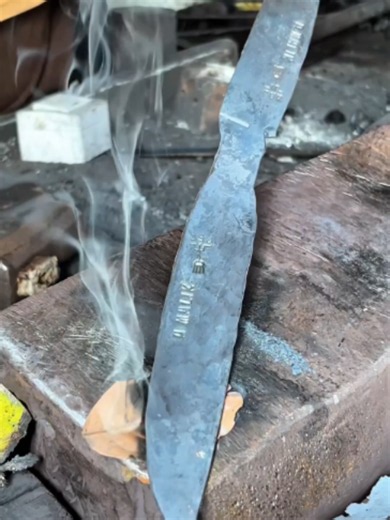 Take a look at the traditional steel cutting blacksmithing technique! #blacksmith #metalwork
