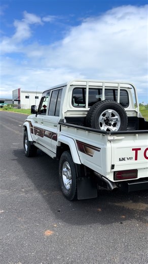 Land Cruiser 79 Series: V8 Power and Performance