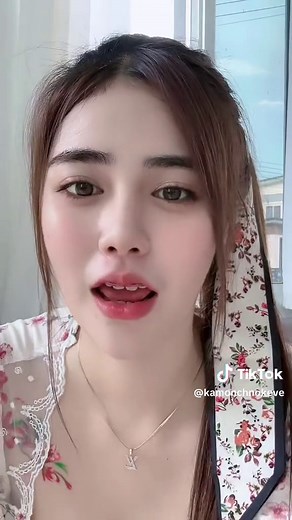 Stylish Ways to Wear a Scarf: Floral Top Inspiration