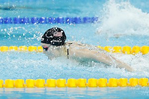 🇺🇸 Kelsi Dahlia, American’s top female butterflyer won 9 medals in total at the 2018 World Short Course Championships in Hangzhou: 7 🥇 1 🥈 1 🥉 What an incredible feat!! Relive one of her Gold medal performances, the 100m Butterfly!! #swimming #waterisourworld #FINA | World Aquatics