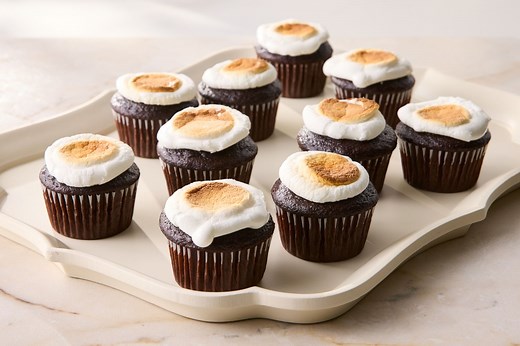 These Toasted Marshmallow Cupcakes Capture the Magic of a Campfire Treat