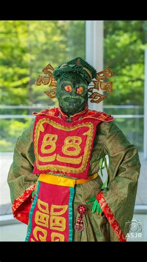 Cosplay of The Chameleon from Kung Fu Panda 4. #Over60Cosplay #costumer #cosplayer #sewist #thechameleon #kungfupanda4 | Nana Cosplay