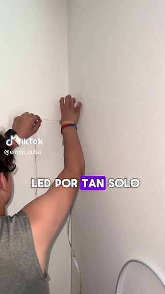 "Transforma tu espacio con luces LED mágicas 🌟"En este video, te mues... | luces led en el cuarto