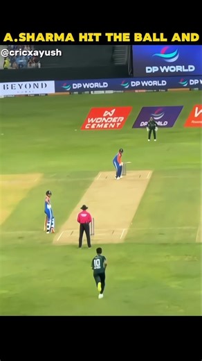 Meanwhile Rohitman sharma 🥶👊 #indianbatsman #indiancaptain #cricket #sgcricket #trend #giveaway