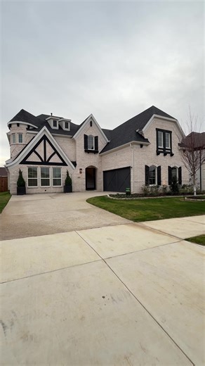 Explore Double Staircase Luxury Homes in Frisco, Texas