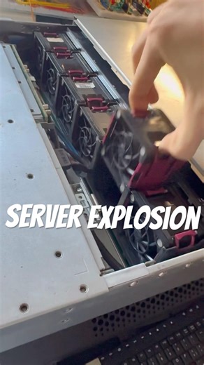 E esploso 😔 #computer #pc #windows #nvidia #fans #server #hp #explosion #memes
