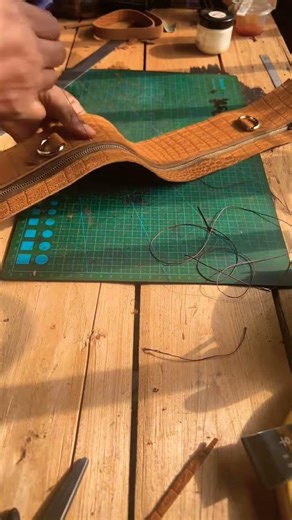 Leather Stitching #DIY #handmade #leathercraft