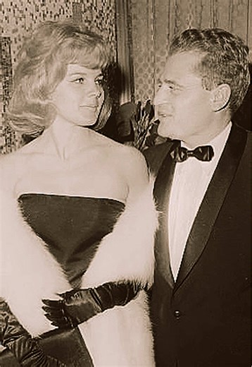 ♡ 𝓒𝓪𝓻𝓻𝓸𝓵𝓵 & 𝓙𝓪𝓬𝓴 ♡ •Newsreel footage of Carroll Baker and her second husband, Jack Garfein, taken at the New York premiere of, “King of Kings,” 1961. ❤️ In 1952, Baker was a young actress, then studying under the Actors Studio in New York, when she was introduced to Jack Garfein, a director and Auschwitz survivor who was working at the studio. Following their introduction, the two began dating and over the coming years, Baker went on to cement her legacy in film, starring in several n