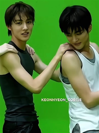 Keonho's Adorable Smile: A Heartwarming Moment