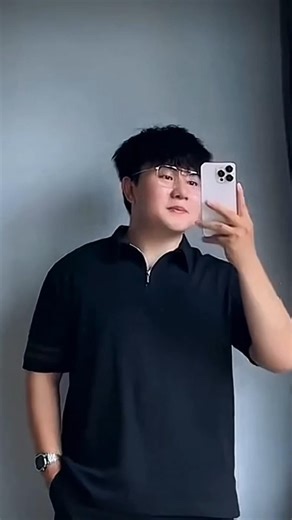 China’s Viral T-Shirt That Hides Belly