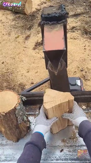 Oddly Satisfying! Electric Log Splitter Slicing Through Tough Wood Like Butter.