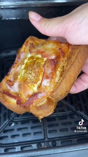 EASY AIR FRYER BACON EGG TOAST BREAKFAST SANDWICH in 15 SECONDS #shorts | Daily Foodie Shorts