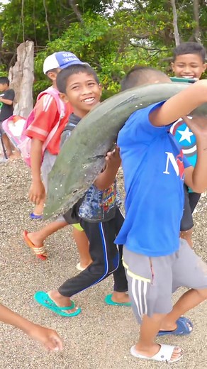 Biggest Fish Catch on Island for Local Kids #Monster #Fish #Fishing #FishingVideo