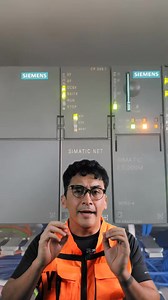 🚨 ¿Todas las luces de tu Simatic NET 343 están parpadeando? No es casualidad… es un mensaje de auxilio. 🔧 Esto suele indicar: ⚠️ Falla en la configuración de red ⚠️ Error en la alimentación o firmware ⚠️ Problemas de comunicación con el PLC ➡️ Primer paso: revisa la IP, conexión física y estado del LED SF (System Fault). Y si todo sigue igual… prepara el software. 💡 No ignores las luces. Son la primera pista antes del paro total. 💬 ¿Te ha pasado? #PLC #Simatic #SiemensPLC #AutomatizaciónIndu