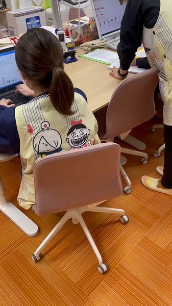 保育士エプロンお揃い！光彩会先生達仲良し☆大宮みちのこ保育園