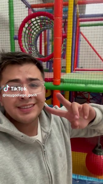 Cosas sorprendentes que encontramos limpiando tumbas