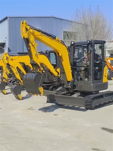 The excavator ordered by the customer is ready for shipment.#excavator #miniexcavator #construction #heavyequipment #factorydirect #backyard #hydraulic #operatorexcavator