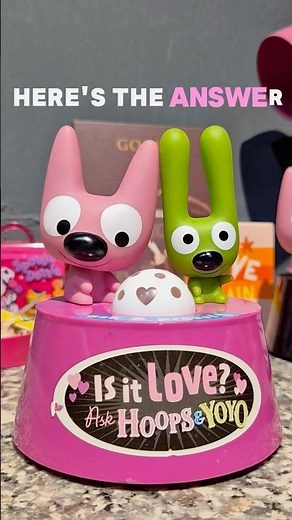 Hallmark Hoops & Yoyo “Is It Love?” Ask & Press | Valentine Edition, 2009 #valentinesday #toys #vpet