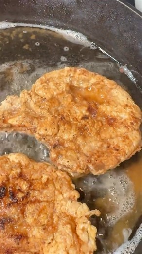 I’m Gonna Stick Beside It! 🐷 Southern Food Is My Love Language #fallintoshorts