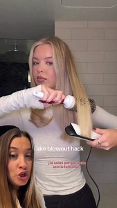 ✨ Truco de peluquería que marca la diferencia ✨ Cuando usas la plancha para dar forma al cabello y después lo dejas enrollado en el cepillo hasta que se enfríe, el pelo se enfría exactamente en esa posición 🔥➡️❄️ ¿Resultado? ✔️ La forma queda marcada ✔️ El peinado dura mucho más ✔️ Necesitas menos pasadas de calor ✔️ Menos daño y más control del frizz El cabello no memoriza el calor, memoriza la forma en la que se enfría 😉 Por eso este truco es mucho más efectivo (y mucho más sano). 💡 Pequeño