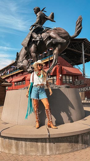 Pendleton Round Up Horse Trailer Chronicles🐎 @pendletonroundup_hc My kinda “casual” apparently 😅 Belt: @squashblossomranch Boots: @libertyblackboots Wildrag: @fringescarves Purse: @jessieroseandco Hat @codyscowboyhats Comment SHOP for shorts & top links♥️ #leterbuck #pendletonroundup #rodeofashion | West Desperado by Shaley Ham