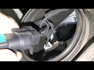 How to replace a Ford Transit headlight bulb. - Ford Transit (MK 8)