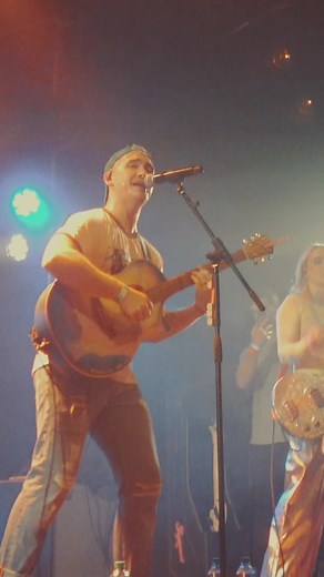 Finding Joy in the Crowd: A Heartwarming Moment