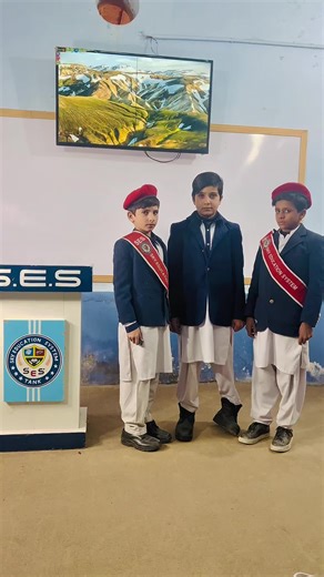 🎓 تعلیم تربیت = روشن مستقبل 🌟 تین بچے، ایک پیغام 📚 سکول صرف پڑھائی نہیں، بلکہ اچھا انسان بننے کی تربیت ہے۔ 🏫 Sky Education System Tank #SkyEducationSystem #Education #Tarbiyat #GoodHuman #SchoolLife