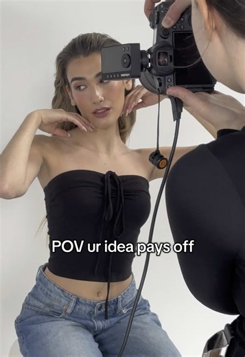 🤭🤭 @Rare Beauty @Selena Gomez #rarebeauty #selenagomez #beautytok #modeling #photoshoot