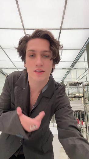 Parisian Swag: Style & Confidence