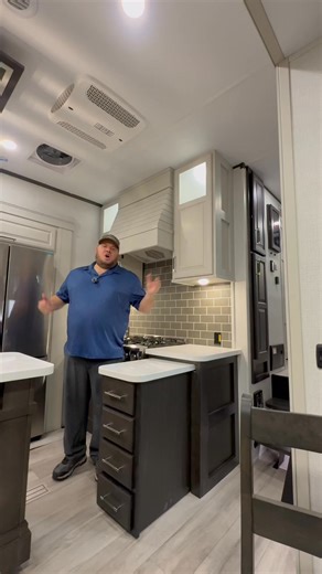 2025 Alpine 3303CK | Center Kitchen | 3 Minute Sneak Peak #alpine #rvtour | The RV Hunter