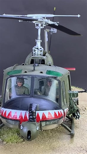 1/35 Vietnam War diorama : Head For The Huey #specialforces #uh1huey #vietnamwar #modelkit #pilot #plasticmodelkits #aircalvary #helicopter #pilotfighter #helicopterpilot #scalemodel #scalemodelsworld #scalefigure #scaleminiatures #135scale #paintingartist #PaintedMiniatures #mimiature #militarymodels #ProBuiltModel #helicopter | Pro Built Model