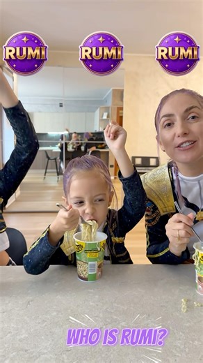 Who is the real Rumi? Chloe, Sarah, and mom Victoria are eating RAMEN! #sarahechloe #huntrix