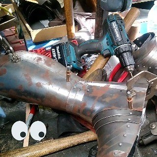 Attaching some latches to my greaves. Don't mind the rust, it'll go away soon. #azurearmoury #armour #greaves #knight #medievalarmor #sabaton | Azure Armoury