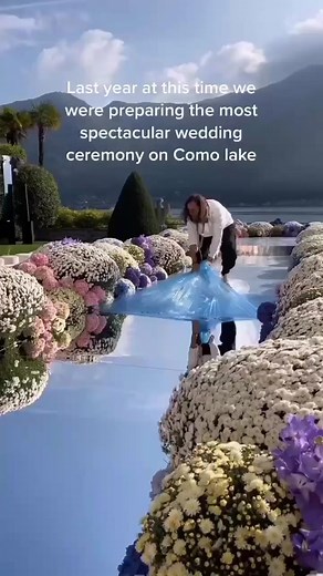 Do uou like mirrow aisle? We LOVE a mirror aisle!😍✨ 🎥: wedding_planner_diary #wedding #aisle #weddinginspiration #lakecomo #italy #italywedding #decor #weddingceremony #weddingflowers #weddingideas #weddingplanning #decoration #view #scenery #flowers #floral #florist