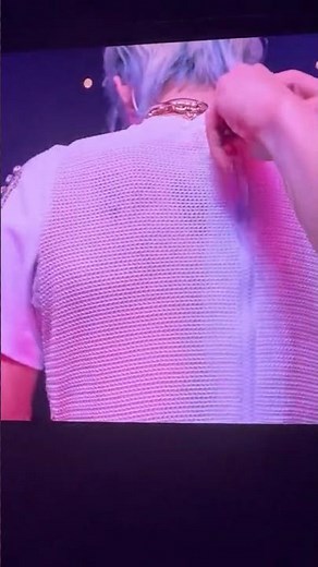 Felix revealed his back tattoo at todays Japan concert😱😱 #skz #felix #leefelix #straykids