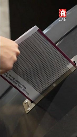 Verkiezingsdag in Alphen aan den Rijn met wethouder locoburgemeester en minister