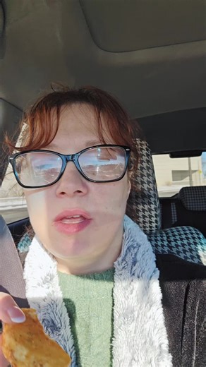 someone reminded me that I haven't worn my robe in months so I decided to wear it today. I almost forgot how cozy it is! Come to think of it, I got this at Walmart. too😂