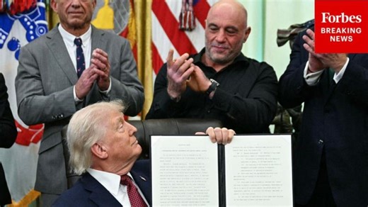 BREAKING: Trump Signs Executive Order On Psychedelic Drugs With Joe Rogan… | Tibor Palatinus