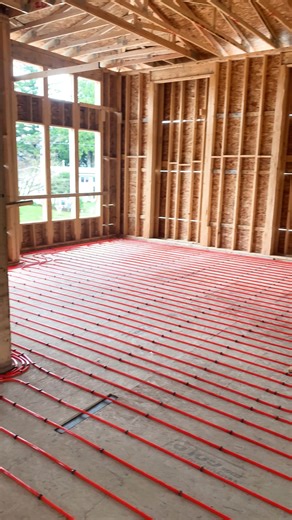 Radiant Floor Heating#construction #plumbingtricks #plumbing #thebuildingexpert #newconstruction #reelsvideo #plumbingtips #plumberslife #constructionlife #plumbinglife #radiantheating #heat #radiantfloorheating | The Building Expert