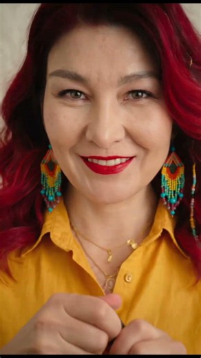 How To Open A Magenta Lipstick? #magento #lipstick #shots
