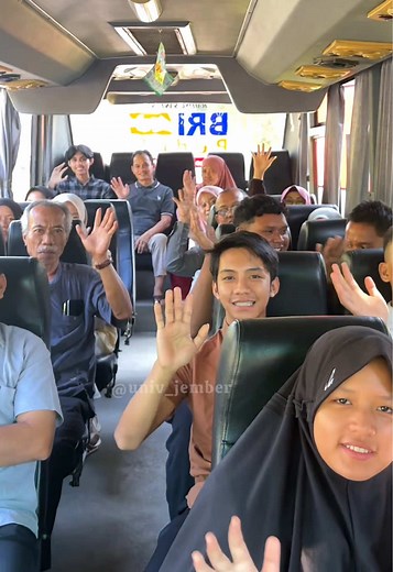 Dari langkah pertama yang ragu, sampai nanti kita melangkah keluar dengan bangga. Ada yang pas verifikasi UKT atau campus tour barengan sama minUNEJ ☺️ #UNEJ #UniversitasJember #UNEJBerdampak #SEMMABAUNEJ #CampusTour