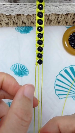 18K views · 113 reactions | How to Make Friendship Bracelets | Beginner Friendship Bracelet Tutorial #Beginner #Friendship #Bracelet #tutorial. | Bracelet Tutorials | Facebook