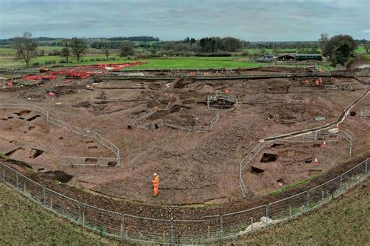 HS2 archaeologists track development of Iron Age village into Roman trading town