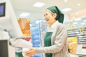 65歳以上の就業者数は912万人。高齢でも働き続けるメリット3つ [定年・退職のお金] All About