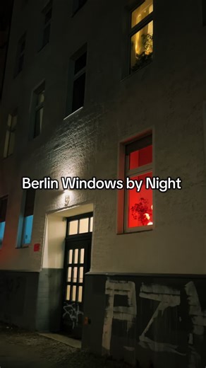 Beautiful windows catch my attention 💫 #berlin #berlintagundnacht #berlincity